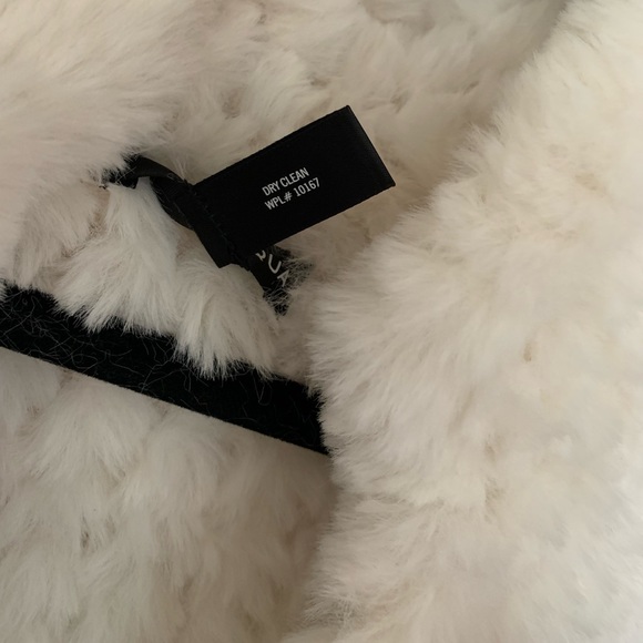 Womens Faux Fur Vest Size Small in Cream / Offwhite - Picture 7 of 8